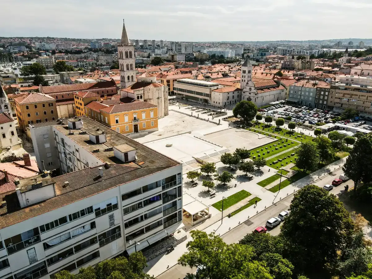 Catedral de Santa Anastasia en Zadar, joya del románico dálmata de los siglos XII y XIII