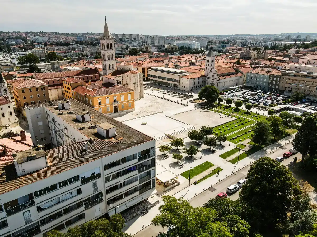 Catedral de Santa Anastasia en Zadar, joya del románico dálmata de los siglos XII y XIII