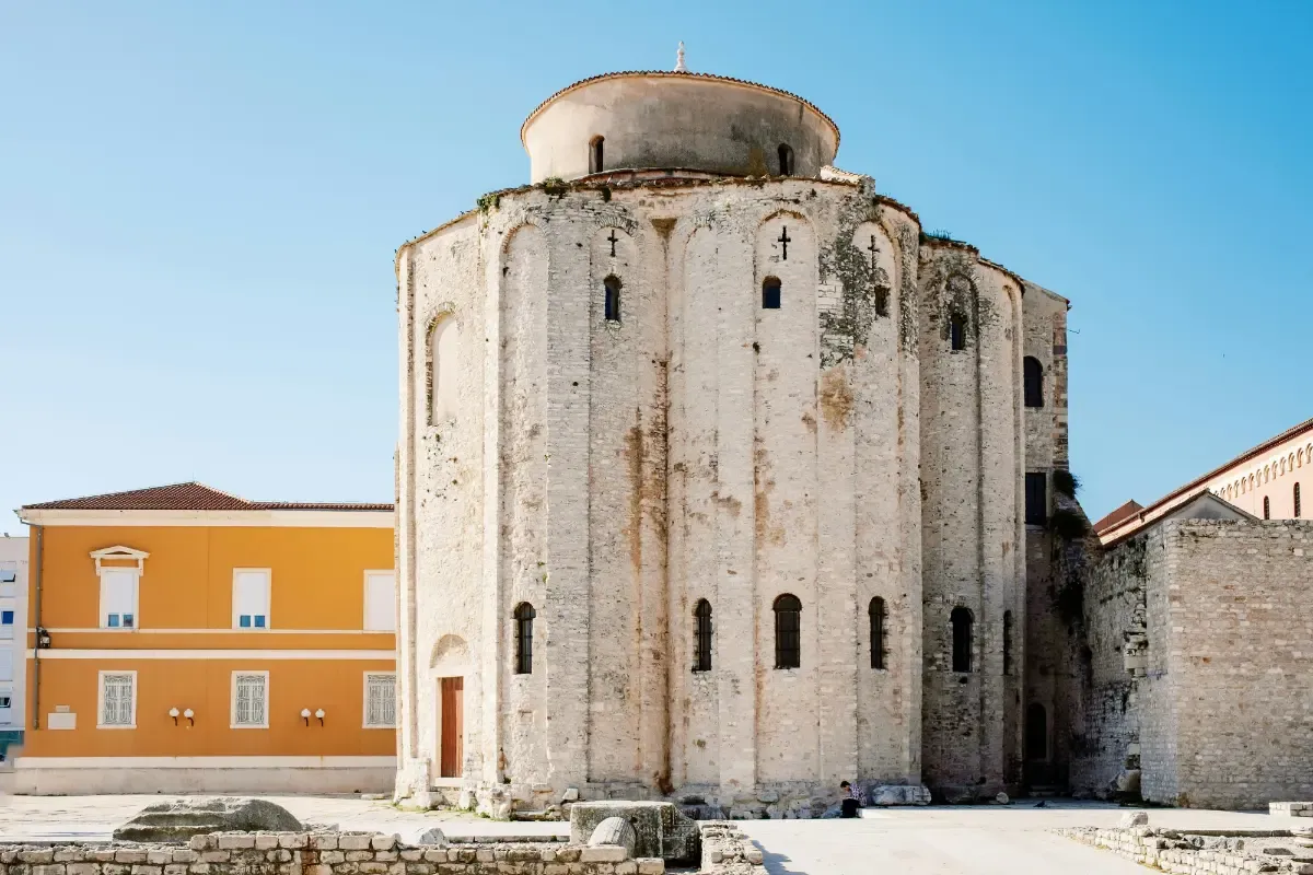 Iglesia de San Donato en Zadar, iglesia prerrománica del siglo IX construida sobre el foro romano
