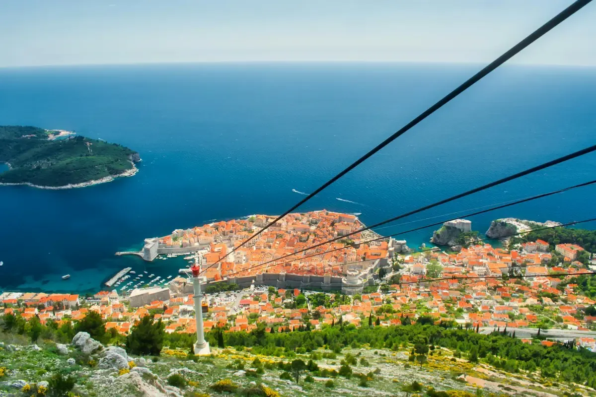 Vista aérea de Dubrovnik desde el Monte Srd, accesible en teleférico