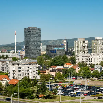 Zagreb, capital de Croacia Central, con su arquitectura austrohúngara y tejados coloridos